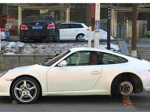 宝马X6被偷光轮胎，车主笑了：小偷傻傻的把值几千块的东西扔了