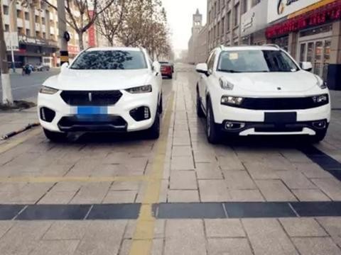 WEY VV7停路边遭遇领克01挑衅, 车主表示吉利比长城高级！