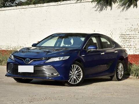 全新凯美瑞外观动感颜值更高, 内部空间很大, 油耗很低操控精准