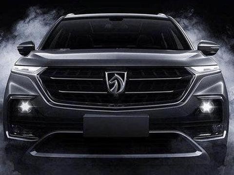 这款车长4.6米，配六向电动座椅，售价不足8W