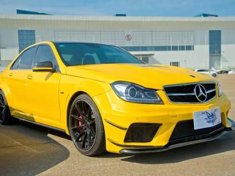 C级里性能强劲的车型之最好看的一代奔驰C63 AMG！