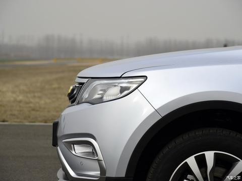 国产黑马SUV，1.8T配四驱，内饰豪华不输奥迪，仅售9万挑战途观