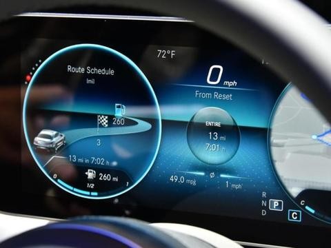 奔驰A级秒杀宝马7系! 2018 CES奔驰全新操作系统发布!