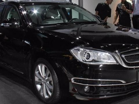 作为B级车市场的高端产品, 尴尬的北汽绅宝D80, 销量却不如红旗