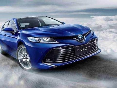 凯美瑞全新来袭，自带轿跑既视感，动力十足仅17万，迈腾该哭了