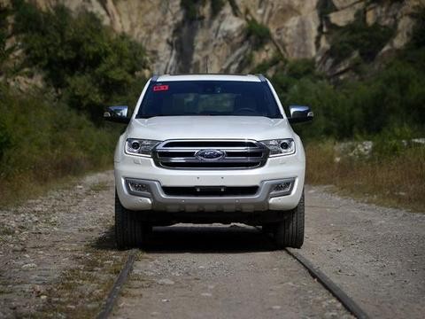 有血性汉子都喜欢这款硬派SUV，福特撼路者外观、内饰都是硬的