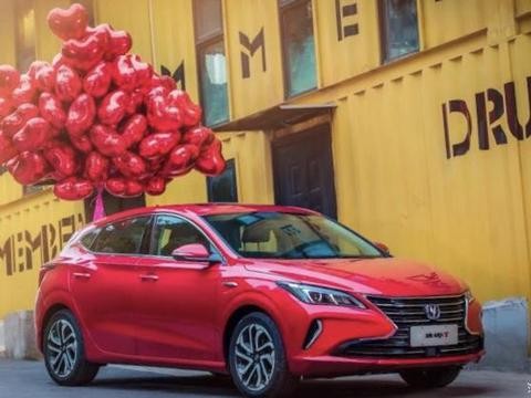 外观控福利，国产最美两厢车换代，吉利帝豪恐地位不保！