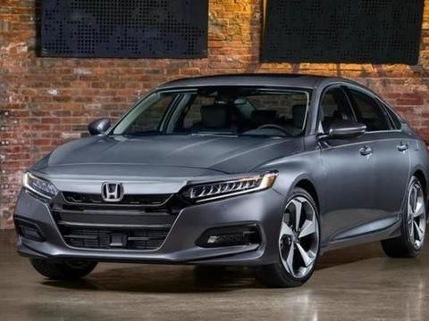 动力秒杀迈腾，外形比A7还漂亮，秒杀同级别凯美瑞，2018就选他