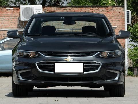 虽然有点小贵, 但是有这样的外观跟配置也很值得, 买凯美瑞的估计哭了。