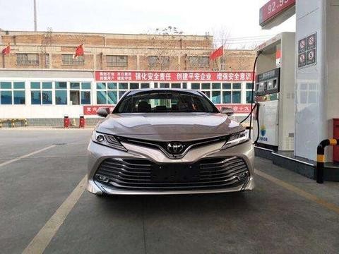 全国首提凯美瑞2.5Q旗舰版, 终于在日系车上用到四门一键玻璃升降