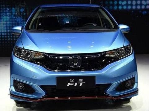 这合资车号称“平民轿跑”, 标配EPS+油耗5L, 卖7万买啥吉利帝豪?