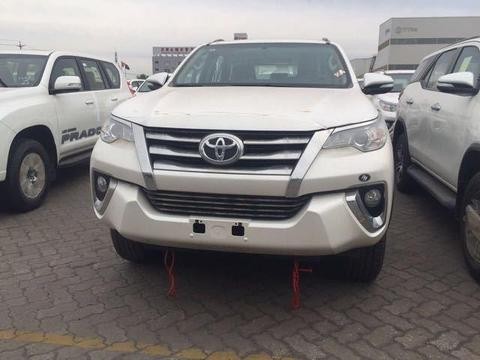 新款丰田穿越者2700，霸道同款发动机，既然确比霸道便宜十几万