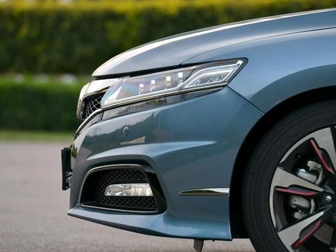 全新雅阁让你失望? 这车油耗4L, 二手市场遭哄抢, 将是最佳选择!