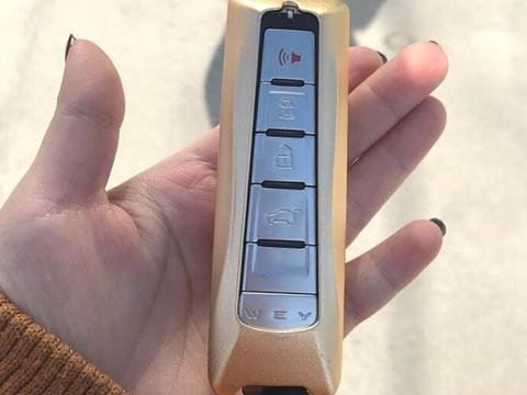 新提VV5牌都没上就要返厂，女司机：都怪我技术不好