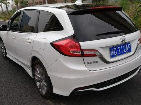 为了家人出行方便，一步到位买了这辆车，省心省油又保值