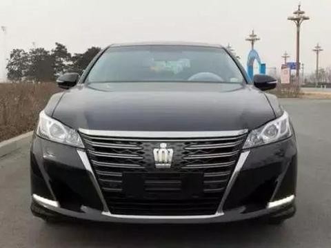 花三十万买辆丰田皇冠, 朋友吐槽: 还不如买辆宝马! 真的吗?