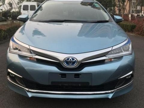 花12万买辆1.8L排量丰田卡罗拉试驾车，打开车门时朋友们都乐了