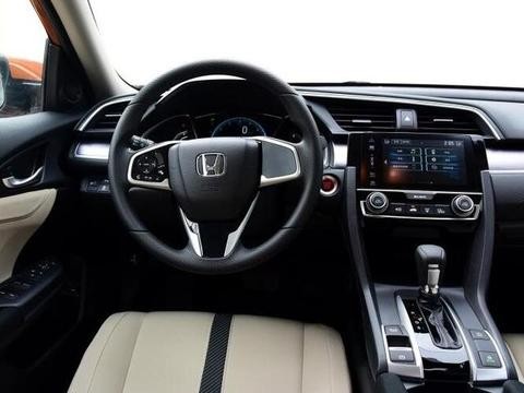 思域1万公里谈谈心得，加95号油耗仅4毛，可这一缺点让车主苦恼