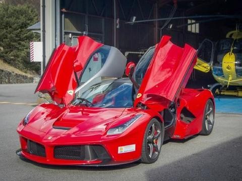 老铁们，你们说这辆2000万的法拉利超级跑车帅不帅！