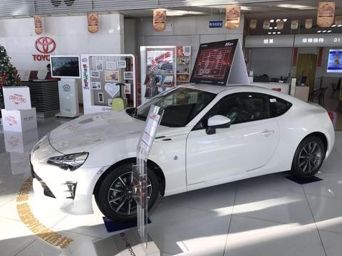 上海最后一台新丰田86, 加价2万落地35万, 和雷克萨斯IS怎么选