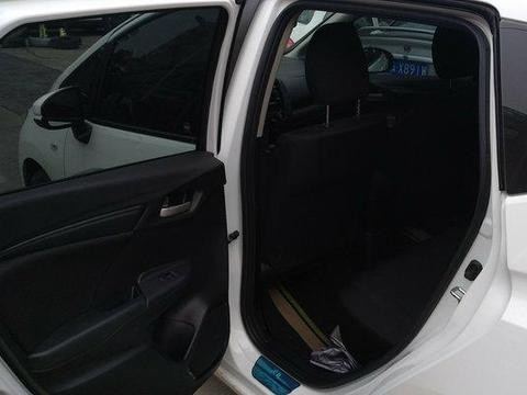 本田飞度CVT舒适型, 动力充沛, 起步、超车简直迅捷的无法形容