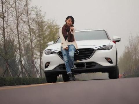 分手多年的女朋友发来一组马自达CX-4的照片，原来她想让我去