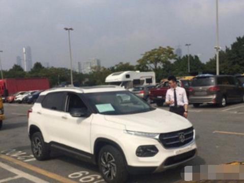 这车刚上市10天订单就破3万，是今年最火爆的SUV