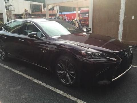 比上代车型便宜100多万, 这款豪华车降价太凶, 朋友都说比奔驰舒服