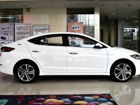 合资轿车，轴距2米7，降价到8万元，月销量两万