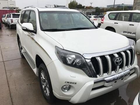 17款丰田普拉多2700中东丐版，天津港裸车36万起售，全国可上牌