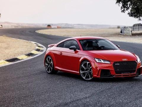 奥迪TT RS：谁说只有空姐才会买这车？奥迪TT RS：谁说只有空姐