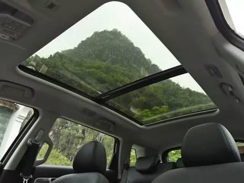 哈佛推出新款H6轿跑SUV，全景天窗6挡自动7挡双离合10万起