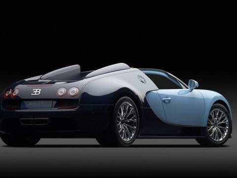 令人振奋的超高性能驾驶乐趣——布加迪威航！