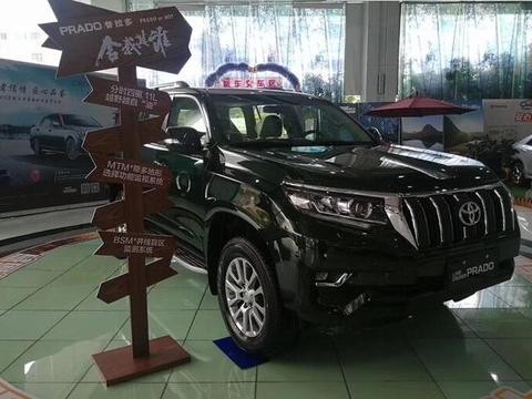 比牧马人还经典越野的霸主，全新普拉多实车到店，军绿外观更霸道