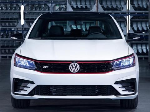 大众旗下最拉风的车型, 搭载3.6升VR6发动机, 最大马力284匹!