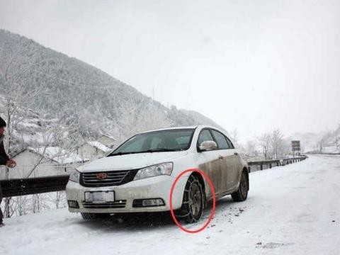 唯一能抗住大货侧翻的国产车，吉利老总该笑了！