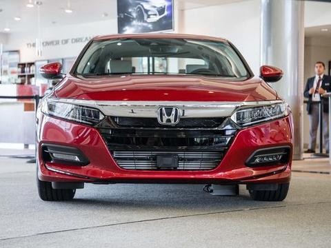 2018新款雅阁即将到来，“大溜背+10AT”，16万起价！