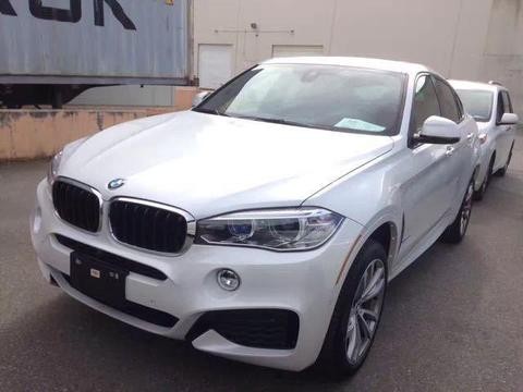 2017款宝马X6的外观个性动感，车身侧面比例优雅