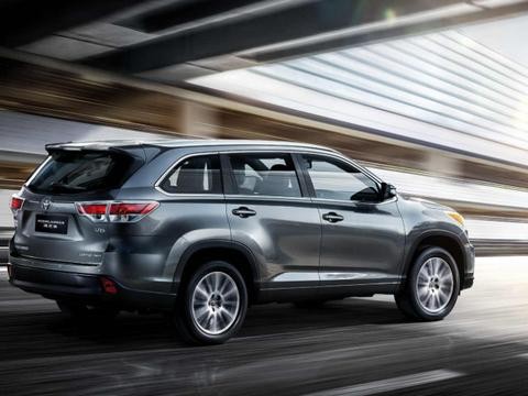 买卡罗拉不如买它，油耗5.4L，今降价2万，售9万多思域要紧张了