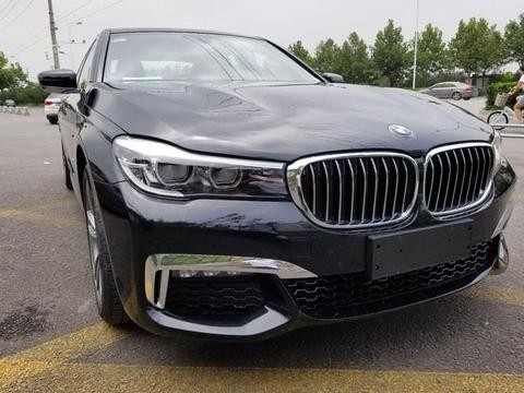 富商花85万买辆新款宝马7系, 没买成帕拉梅拉, 妻子一脸不满意