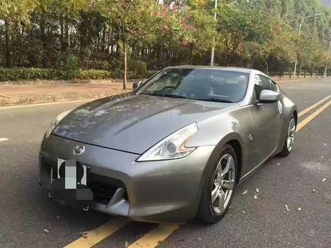 小伙30万买辆二手跑车，比宝马Z4还拉风可一个细节逗笑朋友