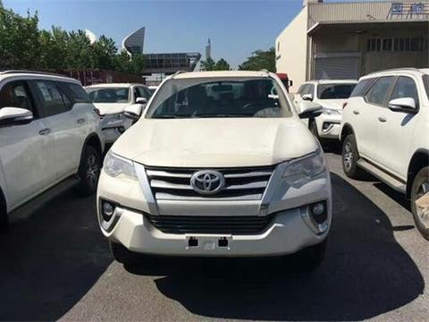 18款丰田穿越者2700中东版，港口大量现车到港，本家一手货源直销