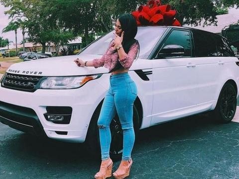 跟室友凑钱买台二手车，一人几千块，你说我选大奔还是选雅阁？