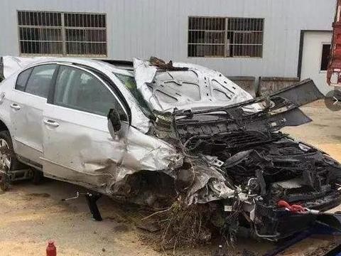 汽修厂来了一辆报废大众迈腾，车主直言这辆迈腾险些坑死自己