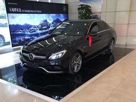 花95万提奔驰C63, 贴上“北京奔驰”标签, 车主: 毫无违和感