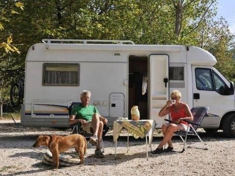 十万块搞定房车，带着全家环游世界！