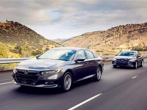 买帕萨特的再等等！十代雅阁强势亮相，低油耗16万，比迈腾有诚意