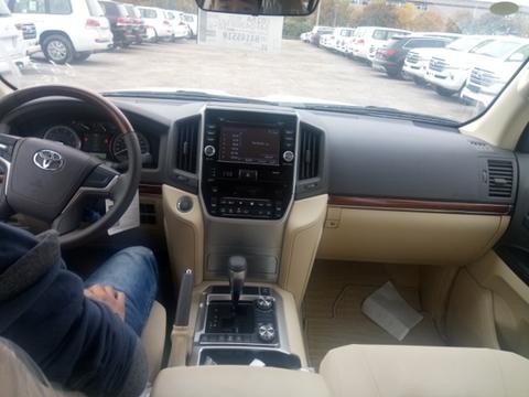 18款丰田酷路泽4000中东版，港口现车手续齐.购车送原厂轮毂一套