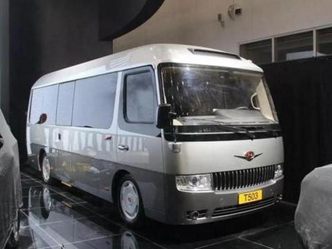 红旗推豪华巴士, 超7米长, 南海黄梨木+NAPPA真皮内饰, 售价百万