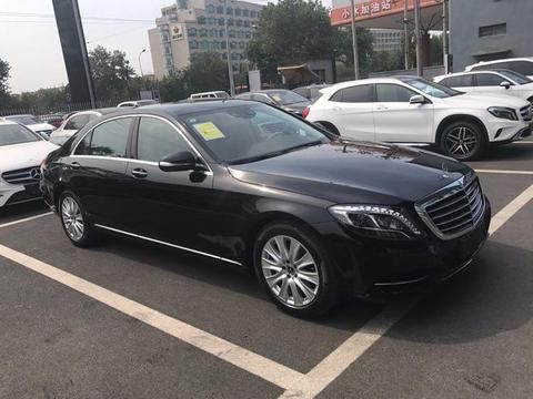 花110万买辆奔驰S级, 晚上打开车门, 老婆却不经笑了